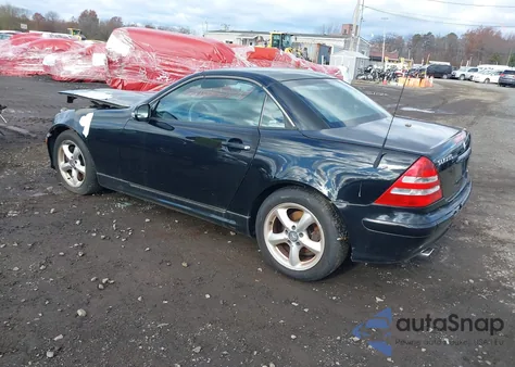 2001 Mercedes-Benz Slk 320 z USA, uszkodzony, nr VIN WDBKK65F61F222865